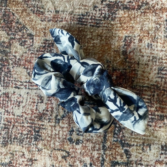 Mini Dress with matching hair tie - Picture 5 of 6